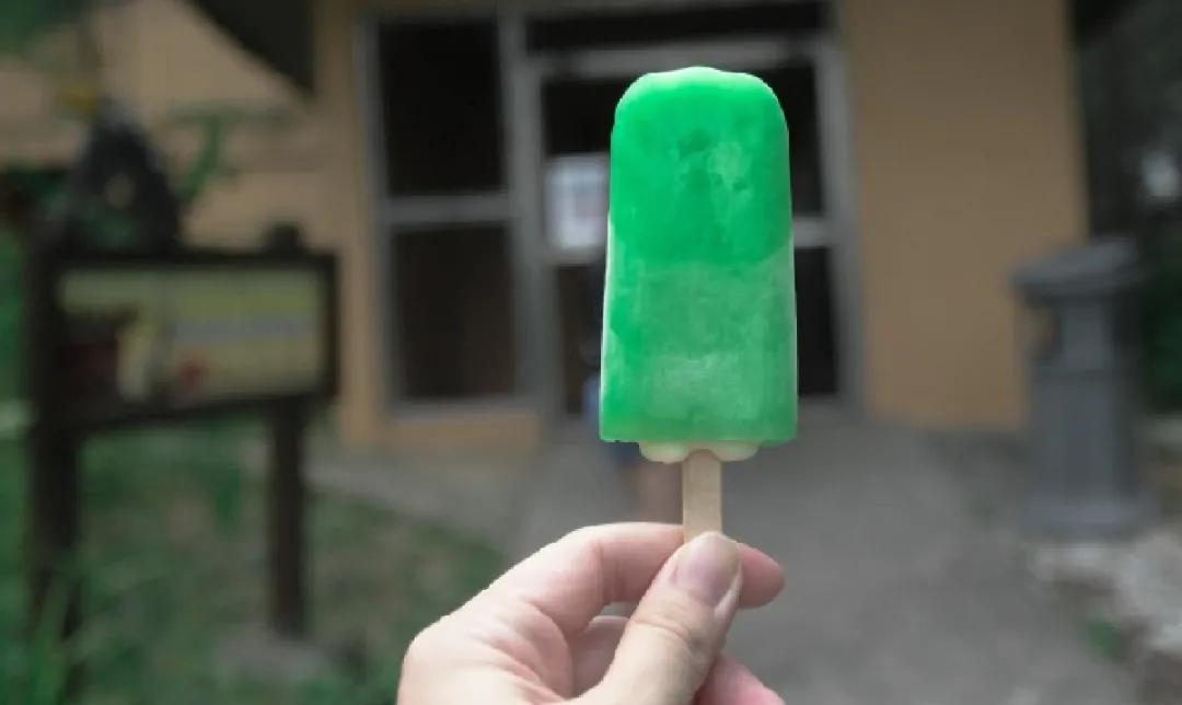 90岁老人不爱喝水有什么妙招,老人不爱喝水对身体有什么坏处