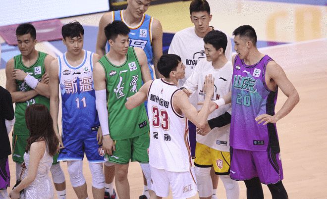 男篮曾逼FIBA修改规则，3中锋齐聚NBA，最近13年却只能依靠易建联