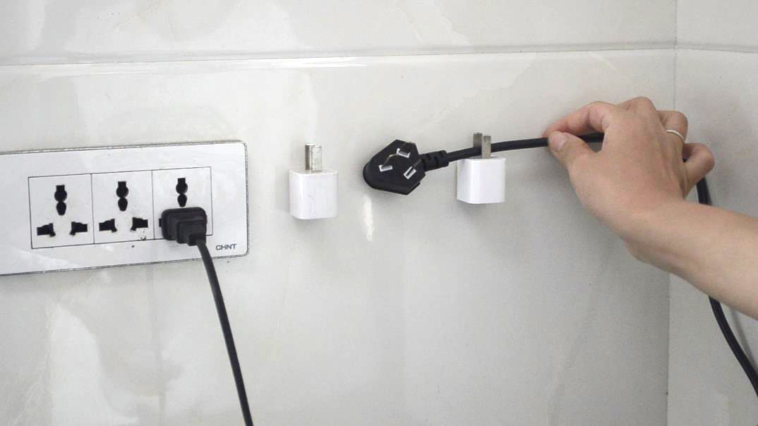 厨房里放2个手机充电头，作用太棒了，一年能省下不少钱，学学吧