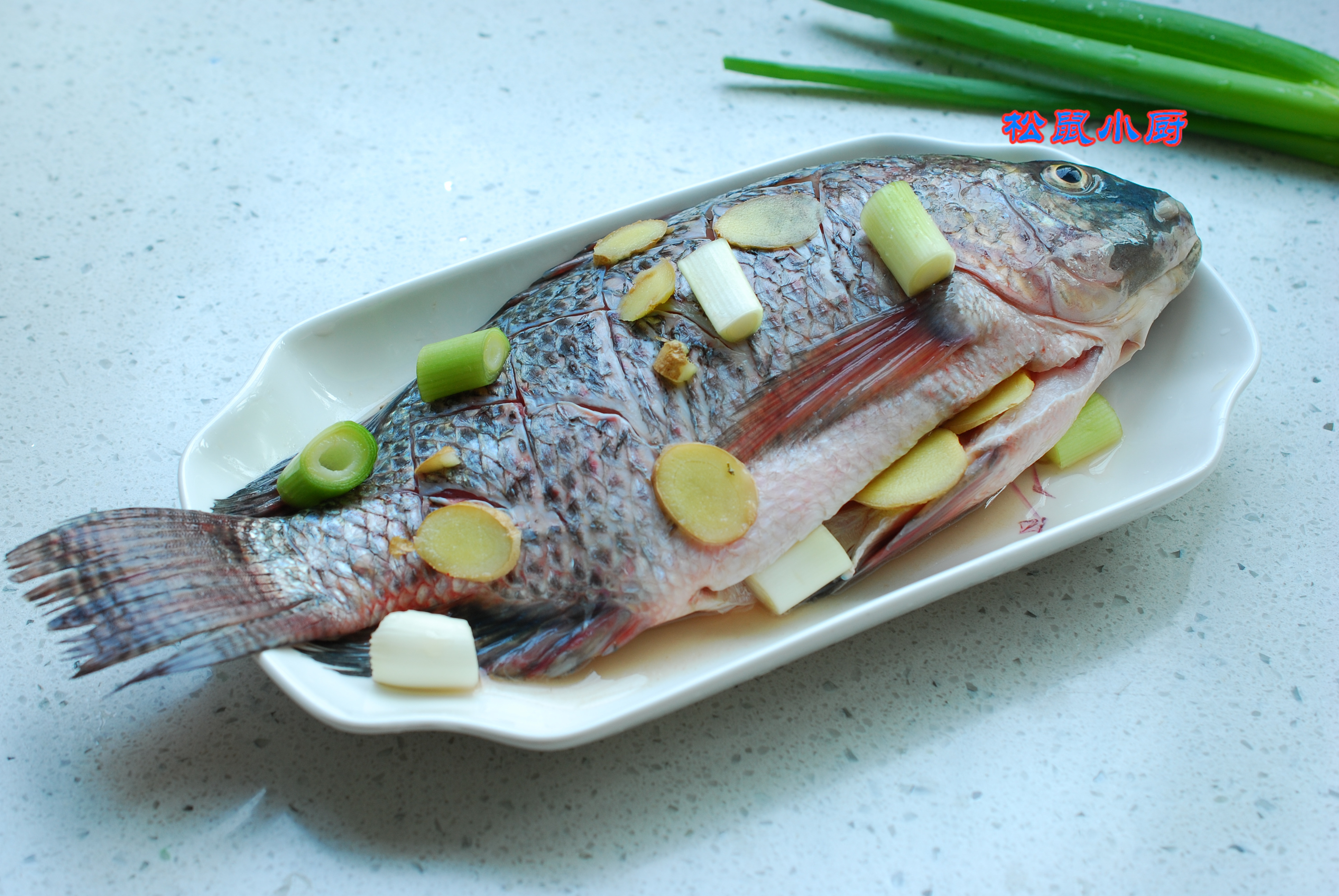 煎鱼家常做法是用面还是淀粉,煎鱼裹生粉的正确方法