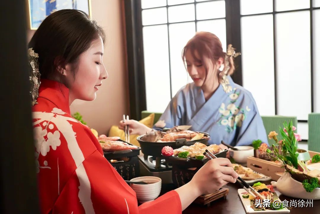 徐州张柏芝一秒到日本？其实正在吃日料，和服免费穿，过足cos瘾