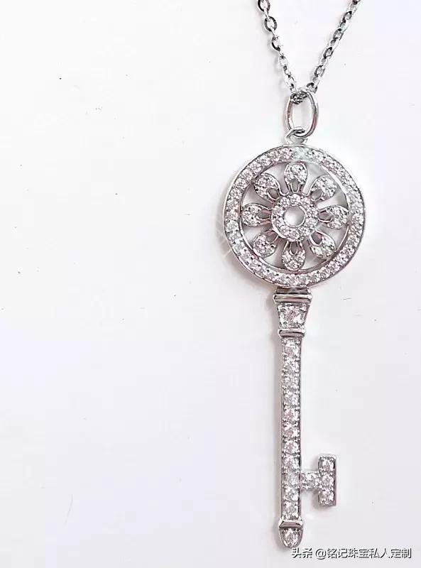 莫桑石吊坠视频,莫桑石吊坠香槟色