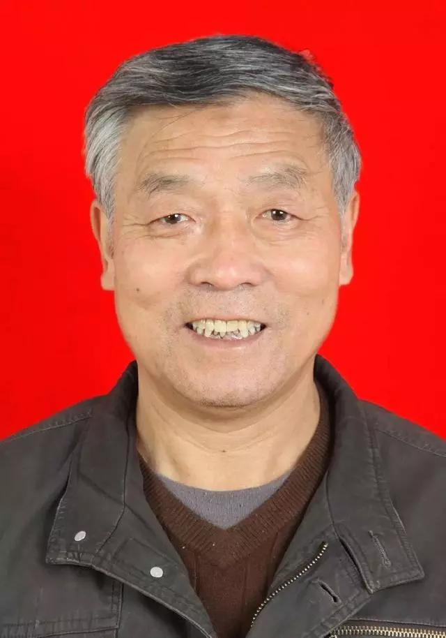 老人46年坚持为山里老人放电影,老人46年来坚持进山为村民放电影