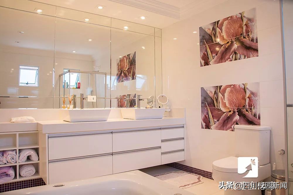 为什么住酒店要往马桶里倒壶开水,为什么住酒店时要烧开水倒马桶里