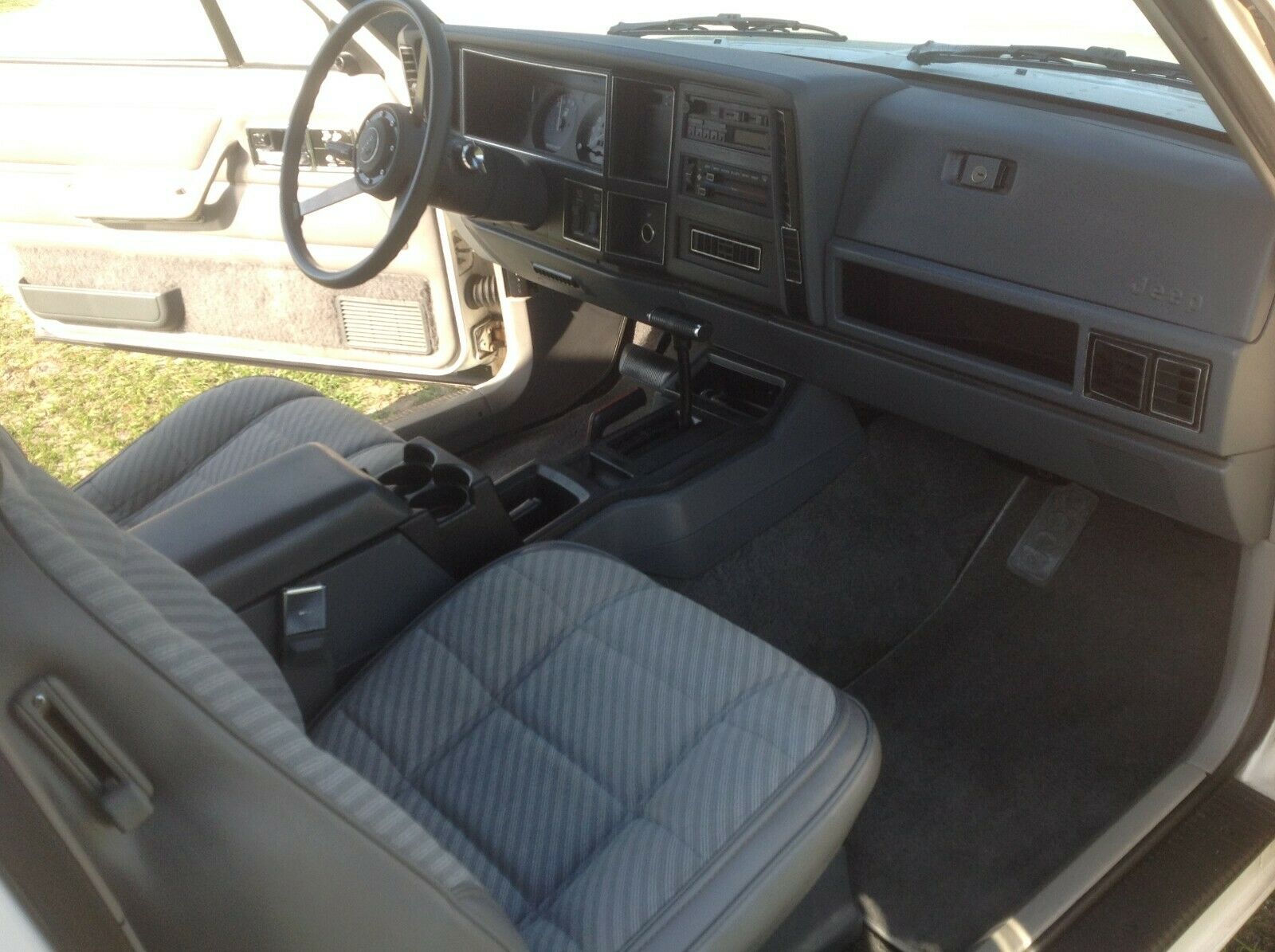 都说修不好的切诺基,那是你没开过原装的,国产后北汽把他给毁了