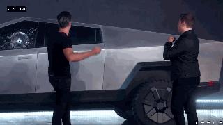 特斯拉皮卡车祸现场,特斯拉防弹车窗砸破后续