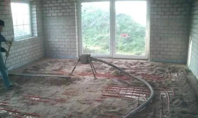 一楼墙体潮湿怎么防潮,农村自建房内墙潮湿