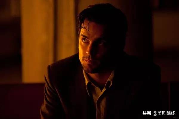 第一次被男生搂肩,第一次被男生拉手搂腰什么感觉