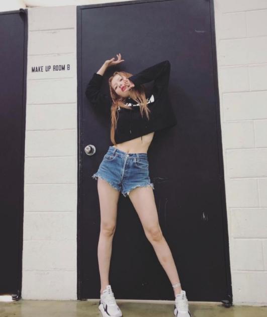 泫雅迷人瞬间,泫雅穿搭毛边短裤