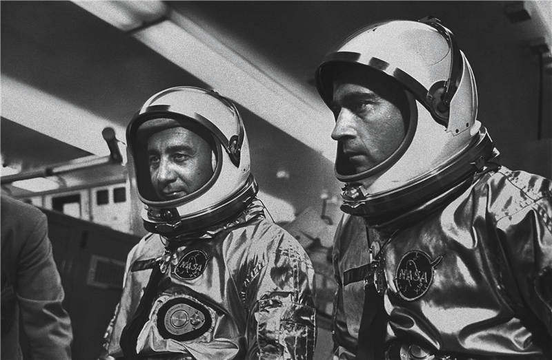 从“阿波罗1号”全体乘员牺牲，到实现20世纪最伟大成就之一，人类登月50年，从悲剧到传奇