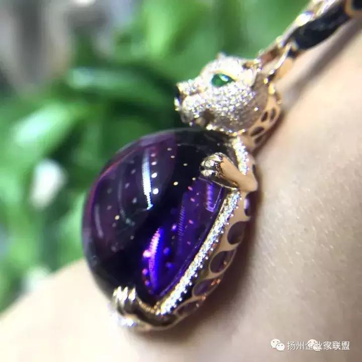 “叶氏精工”珠宝助力第二届百人瑜伽公益大会，一起燃情5.18！