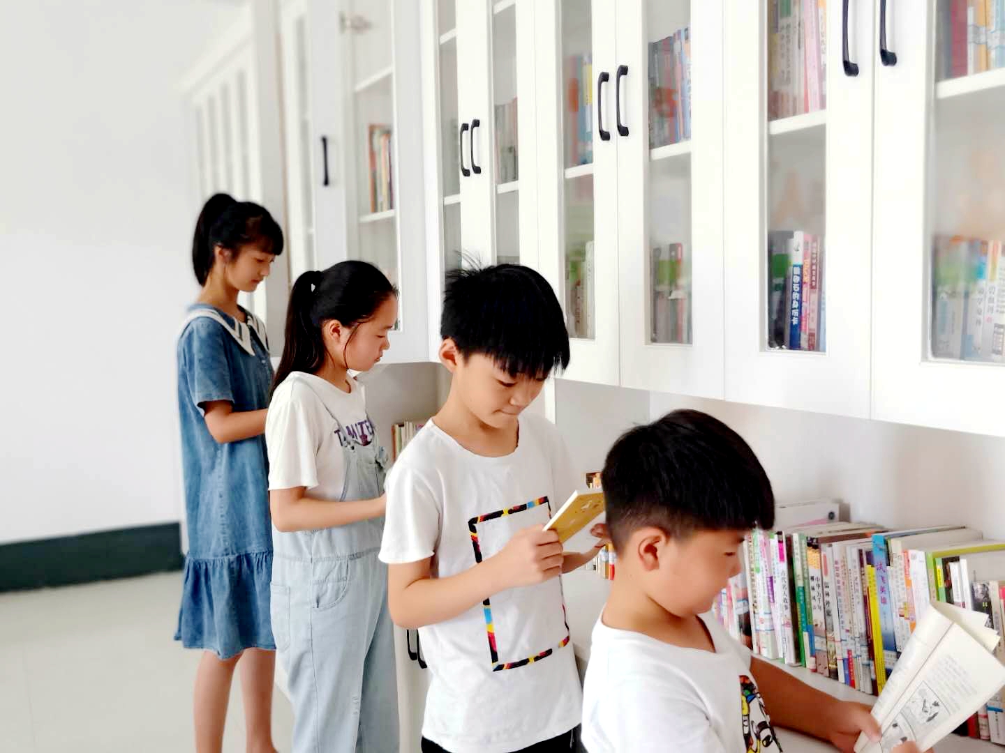 离家在外如何对待留守儿童,孩子是留守儿童父母应该这样做