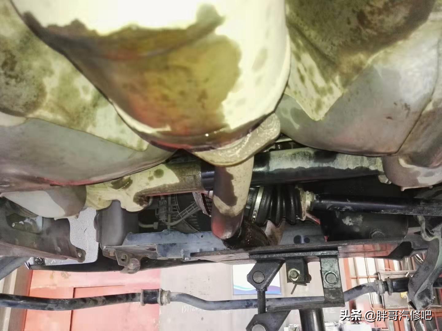 变速箱壳体损坏是维修还是换新,汽车变速箱壳破裂怎么维修