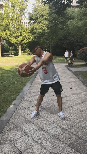 4-6岁篮球球性训练在家,4-6岁儿童篮球基础球性训练