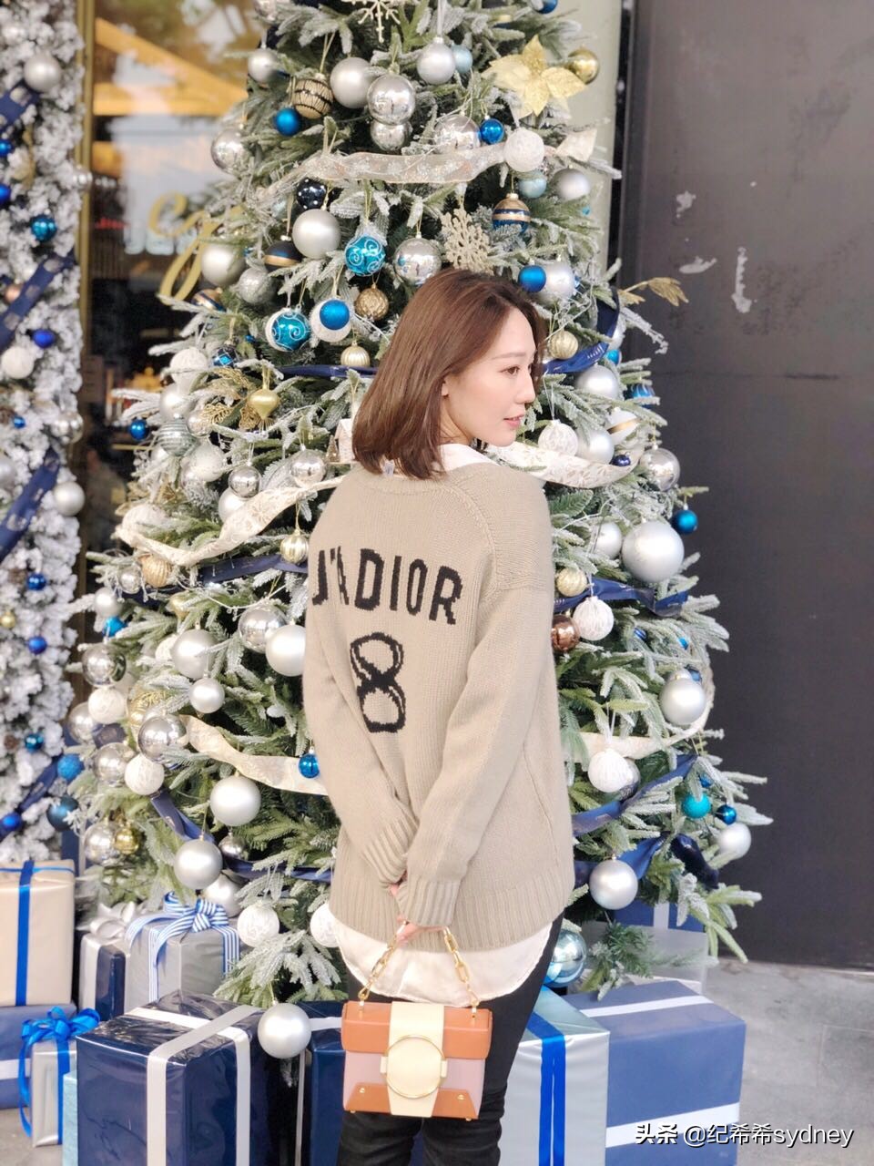 过年拜年包好多红包,拜年拎回来一只鸡一只鸭