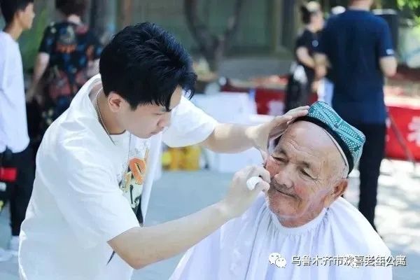 *疆新**欢喜老年公寓创始人热孜亚：她用爱为老人心中照进一束光