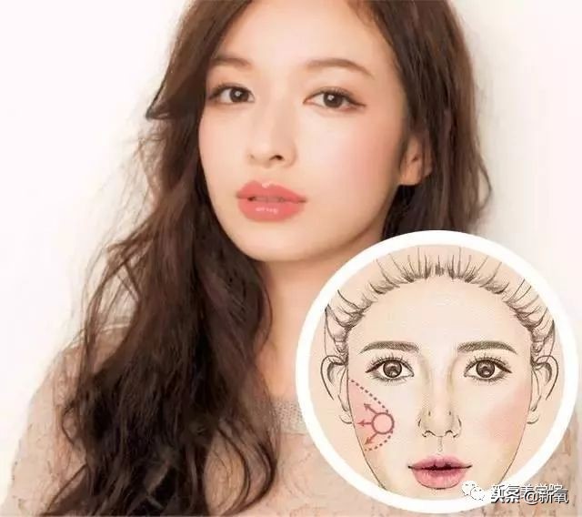 谭松韵蓬松的头,谭松韵摘掉眼镜打扮后惊艳出场