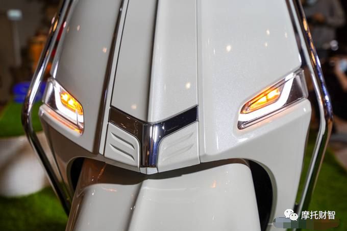 铃木新复古踏板saluto几个颜色,铃木1万左右新款踏板