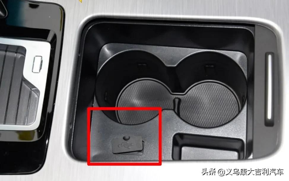 点烟器usb接口怎么拔出来,车上的点烟器插口和12v插口