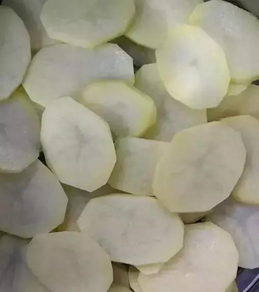 在家里做薯条吃又干净又卫生,孩子自己动手做薯条又简单又好吃