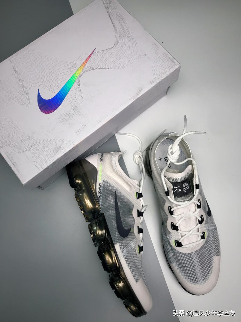 nike黑绿气垫钉鞋,nike鞋底全是气垫霜跑步鞋