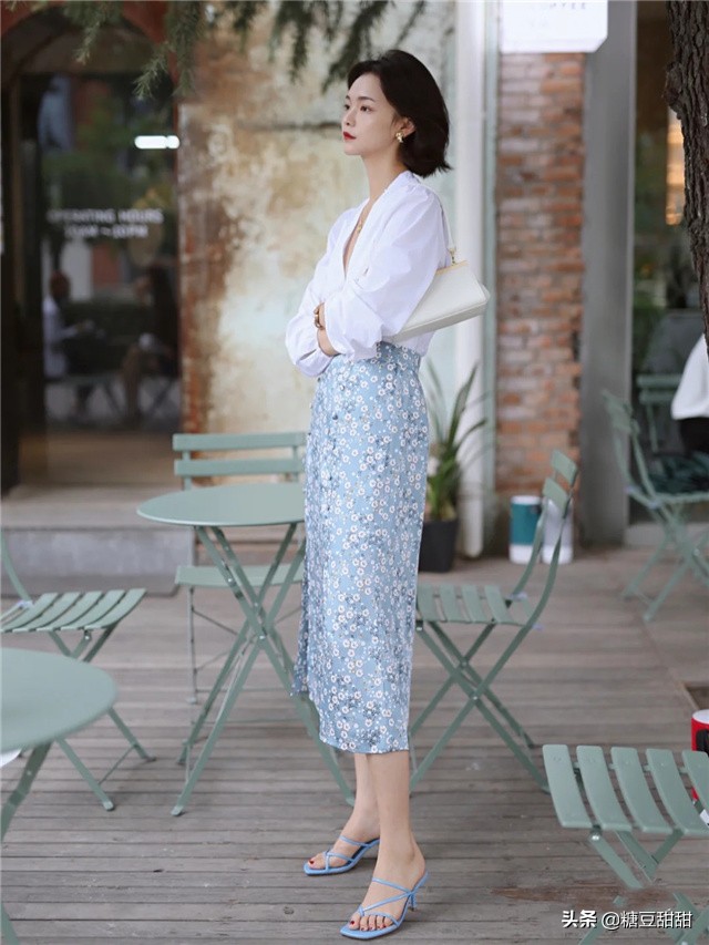 小个子穿搭不同版型的裙,小个子超长长款小黑裙穿搭