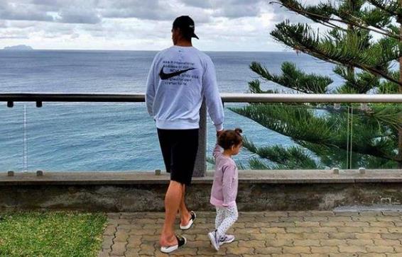 世界足球巨星c罗来深圳干嘛,世界足球先生c罗身价