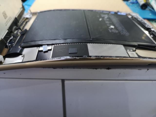 iPadAir2孩子不好好学习老爸怒摔看看能修复吗？