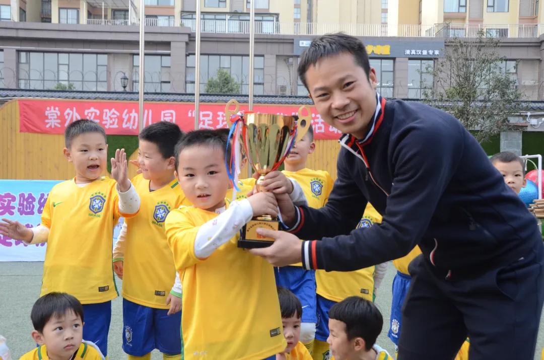 获省优质幼儿园喜报,被评为区示范幼儿园喜报