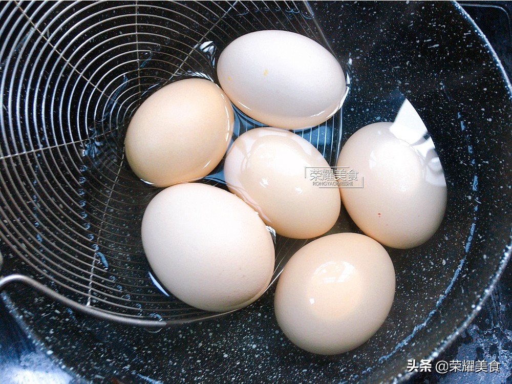 茶叶蛋很香吃起来更香,茶叶蛋很香但是不咸
