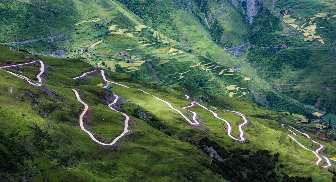 致敬脱贫攻坚一线的每一位战友,在脱贫攻坚一线的战友