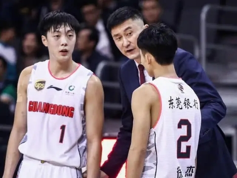 宏远杜锋新阵容,宏远年轻人上场比赛杜锋的无奈