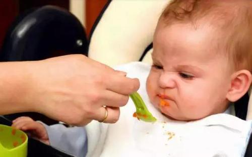 宝宝喝了假奶粉几年后会有症状,喝到假奶粉宝宝会有什么反应