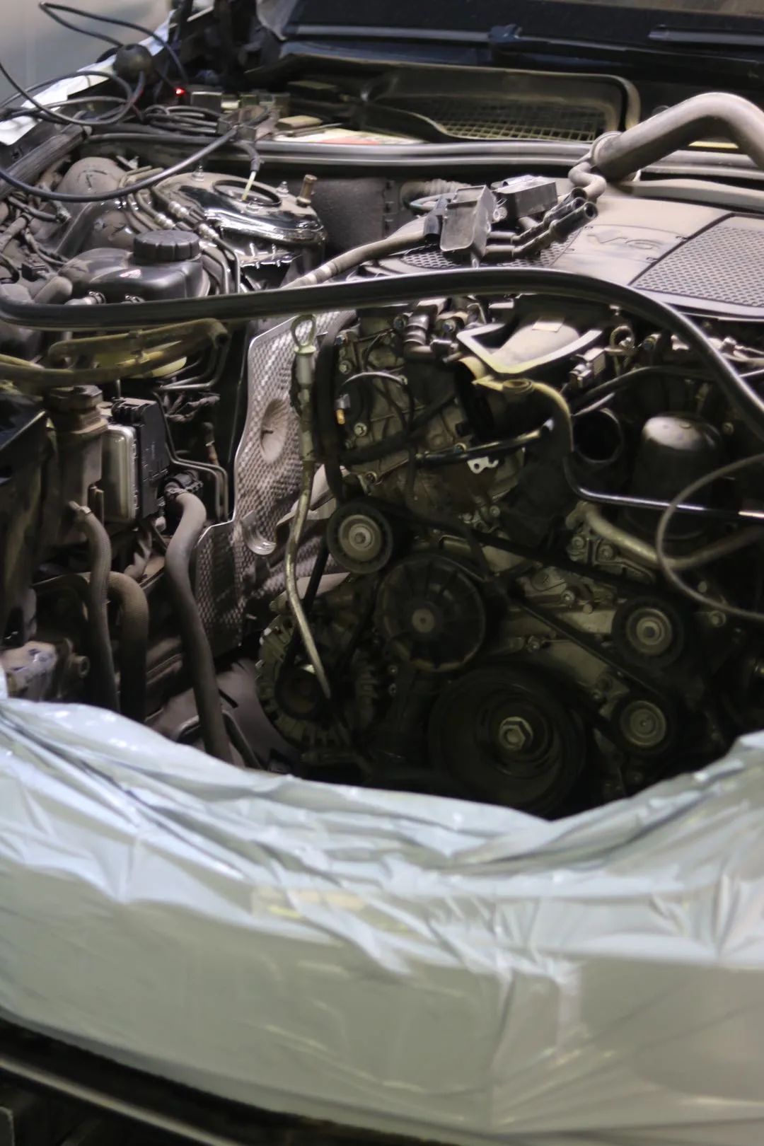 奔驰w221升级新款w222s450外观,老款奔驰w211e260翻新整备