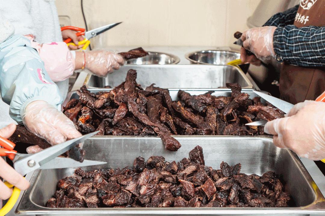 火烤牛肉干最近火的,鞍山西道美食牛肉干