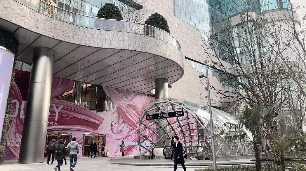 购物中心吸引人的特色,最有特色的购物中心大厅