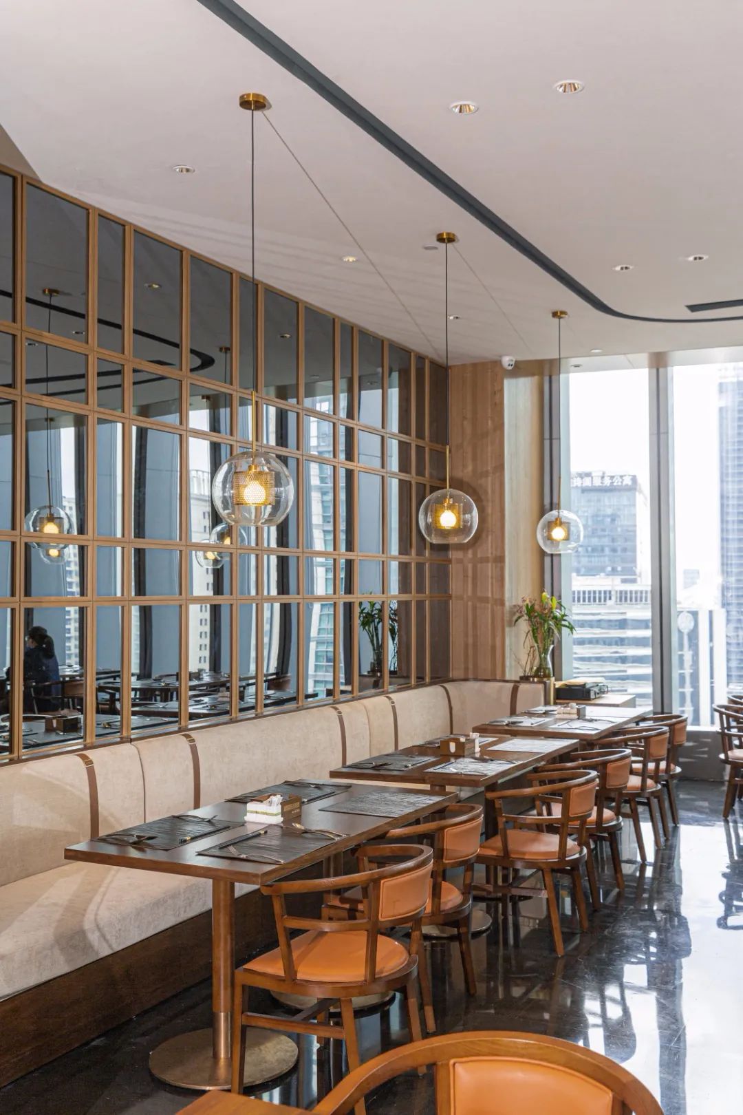 五一上海空中旋转餐厅自助餐,一家超有性价比的自助餐厅