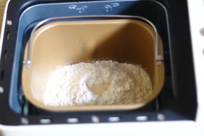 面包机一键做蛋糕,用面包机怎样能做出好吃的面包来