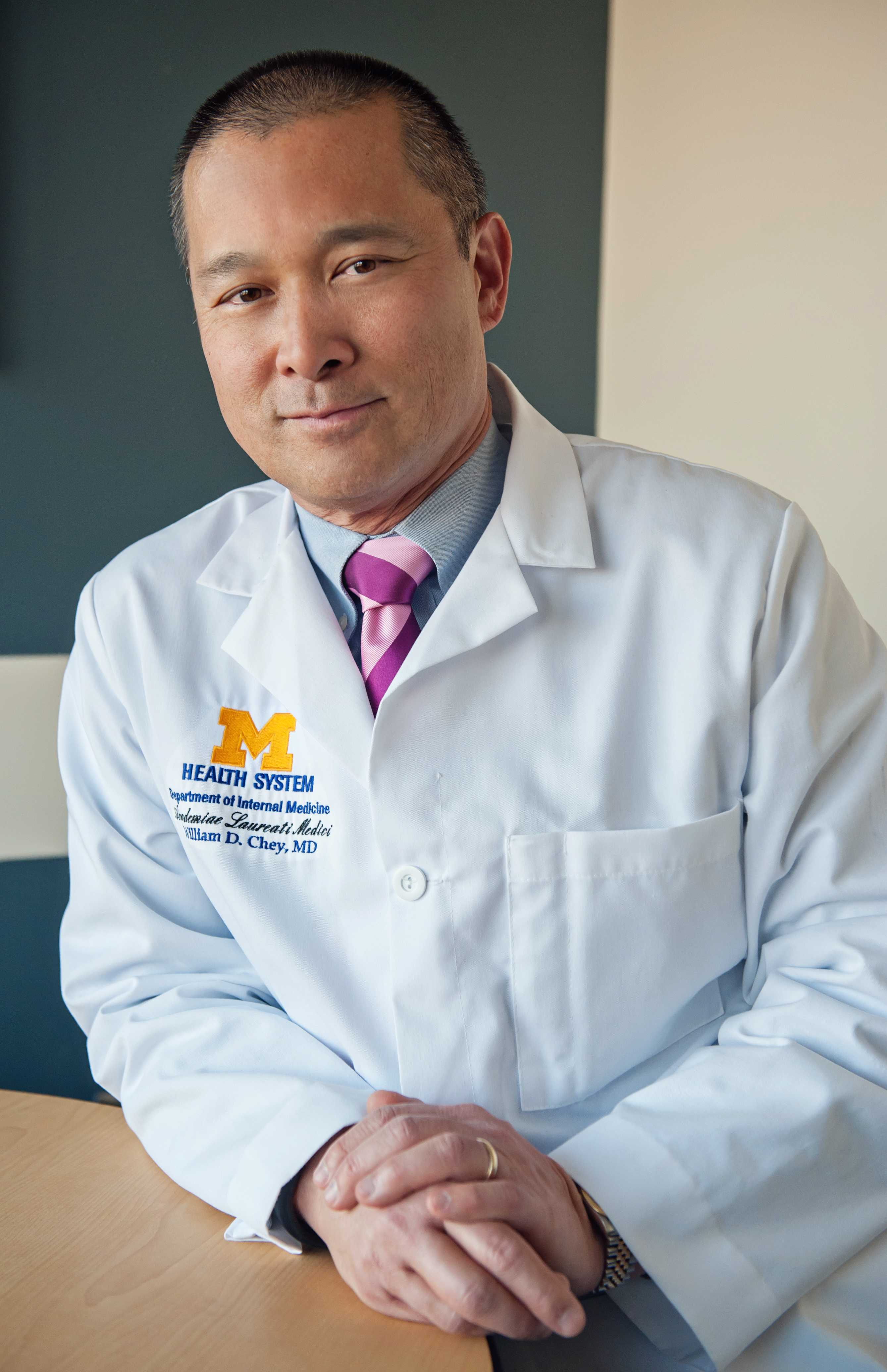 为什么旅行会容易便秘？美国医学专家建议：乘坐飞机时多喝水