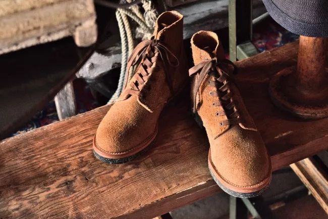 冬天又暖和又软适合穿的靴子,冬天最适合穿的靴子是什么颜色