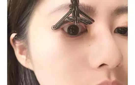 没有睫毛夹怎么夹睫毛妙招,夹睫毛教程零基础手法