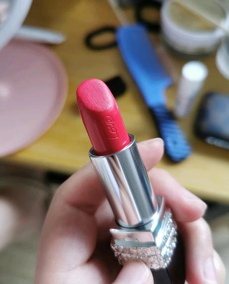 迪奥经典正红色口红999 (迪奥740枫叶红和999哑光)