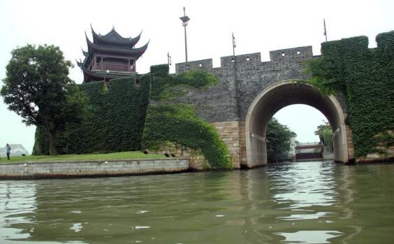 苏州旅游必去十大景点苏州园林,拙政园离苏州站近还是苏州北近