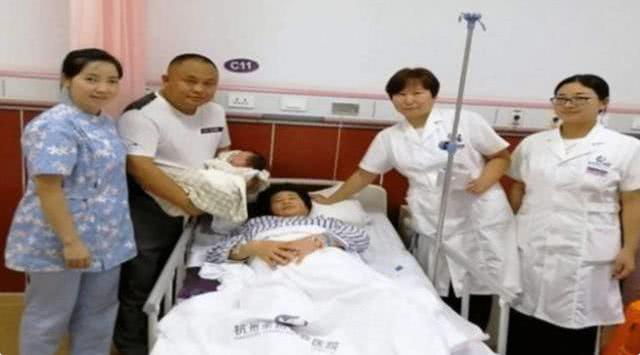 41岁女星怀孕难产,35岁女明星剖4胎