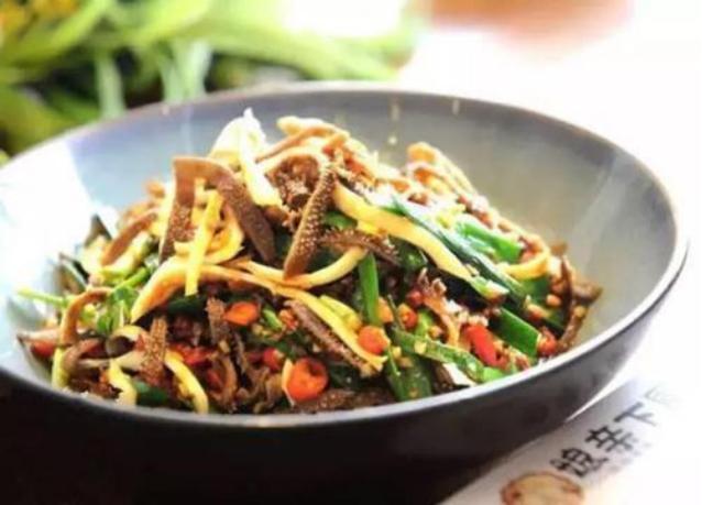 严选美食：冬瓜素丸汤，黑木耳炒冬笋，芹菜炒杏鲍菇，黄喉毛肚