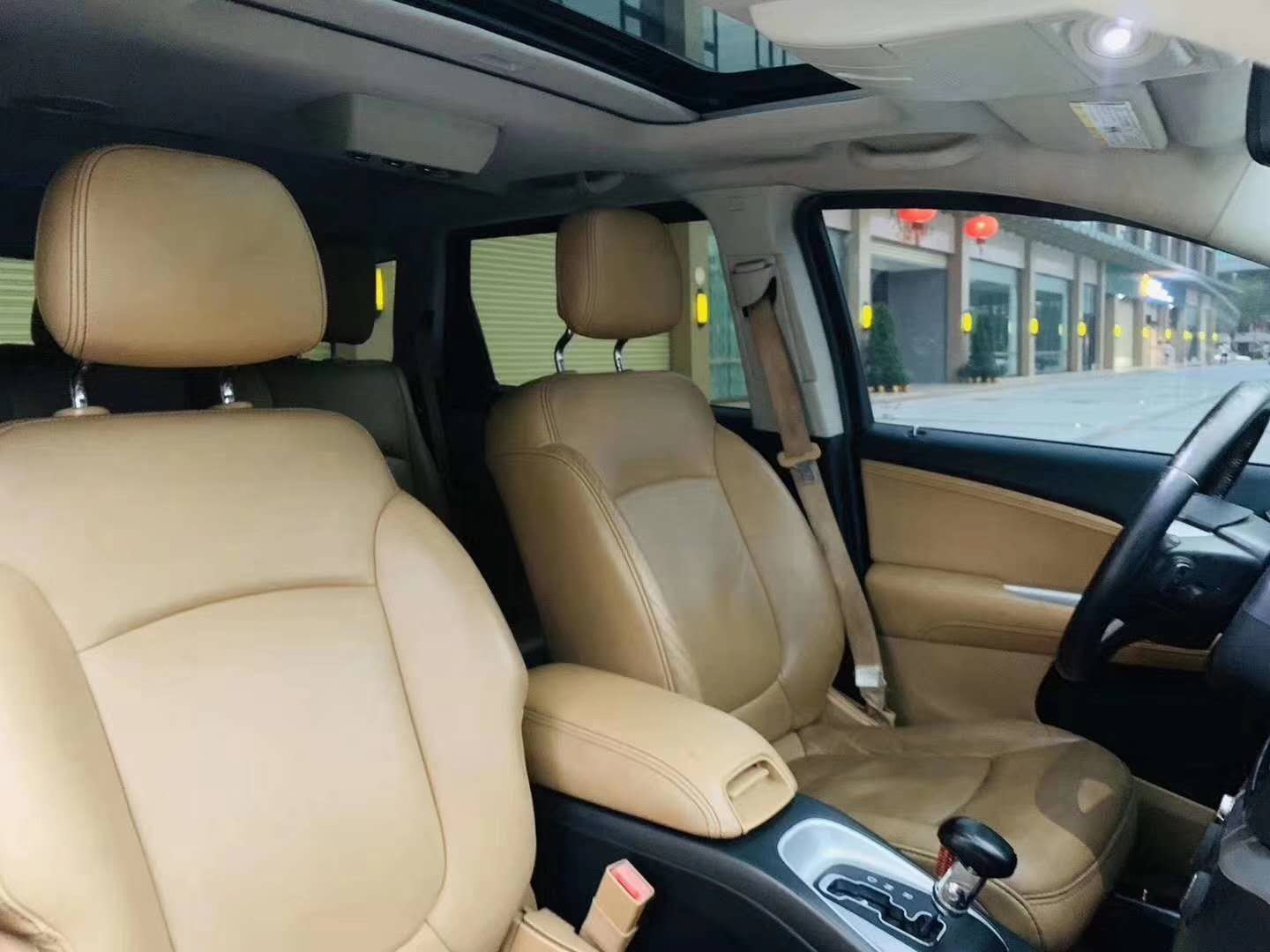 7座菲亚特汽车，2.4排量，时尚的设计，强劲的动力，适合居家旅游