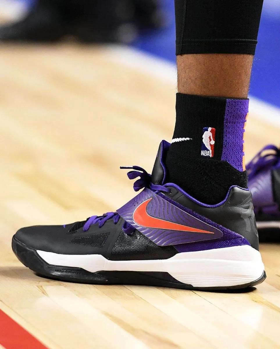 布克总决赛上脚球鞋,2021nba总决赛布克穿的球鞋