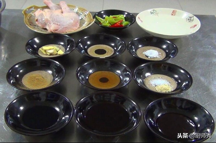 黄焖鸡最好吃的做法小视频,黄焖鸡的家常做法肉嫩汤浓