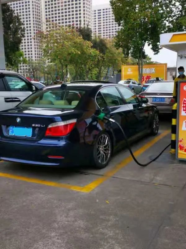 10多年的宝马5系还值得买吗,十年前的宝马5系值得买吗