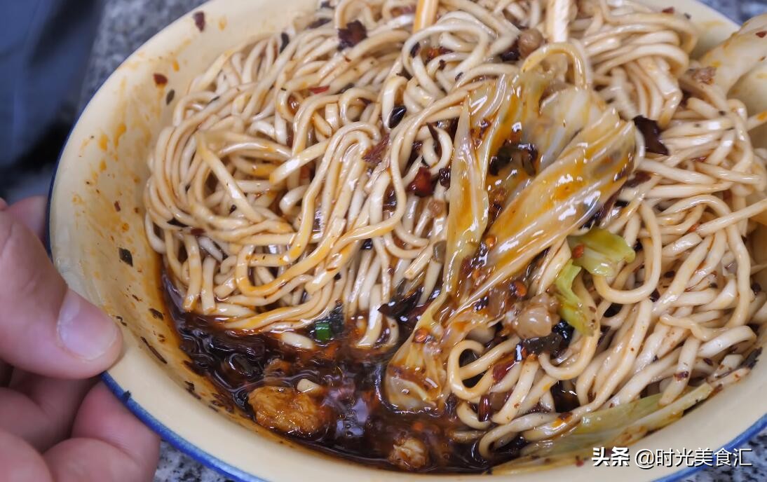 重庆小面特色小面馆,重庆街边小面馆市井味道还原本色